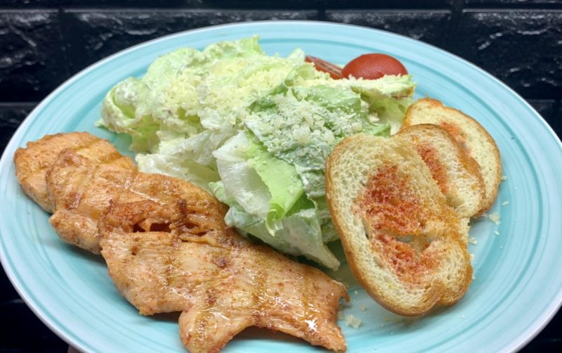 Салат Цезарь с курицей 