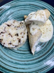 Куриный рулет с зеленью и сыром филадельфия