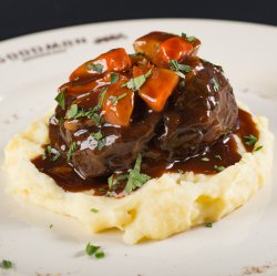 Говяжьи  щечки с кукурузной полентой