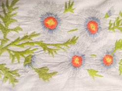 Льняная салфетка с вышивкой гладью