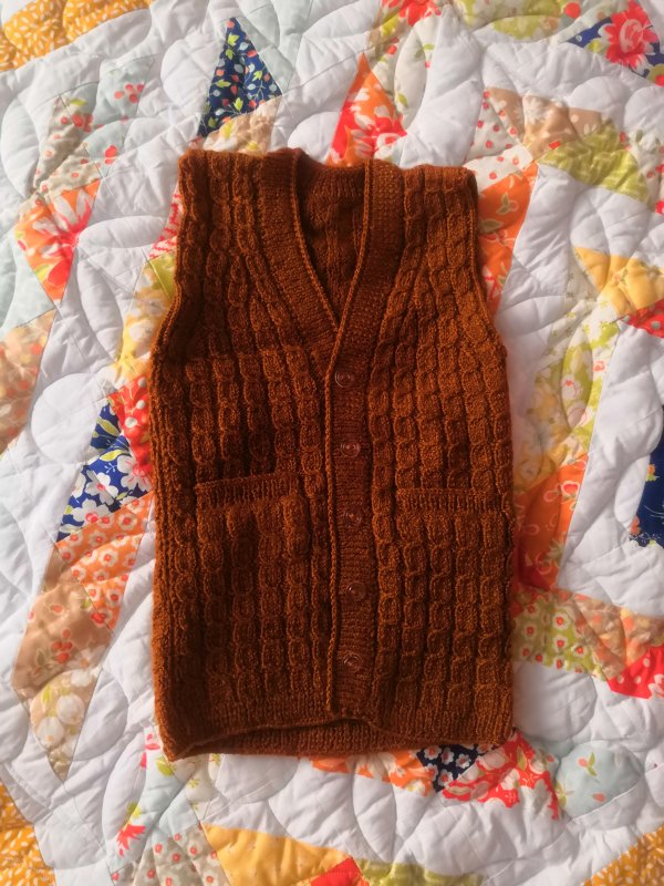 Вязаный детский жилет