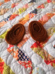 Вязаные детские носочки-следочки