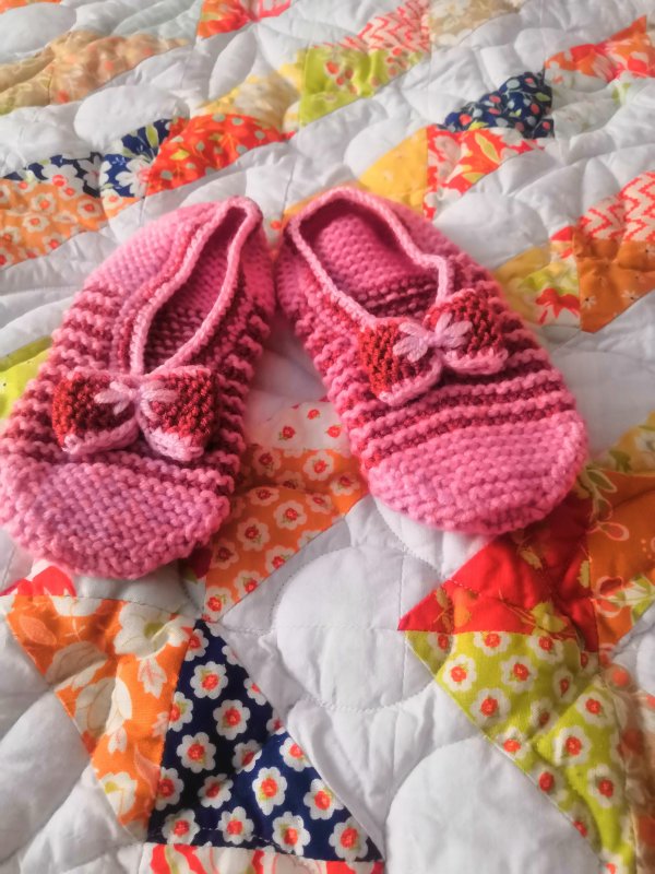 Вязаные детские носочки-следочки