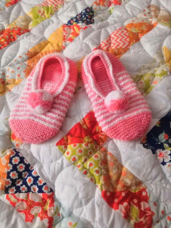 Вязаные детские носочки-следочки