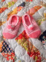 Вязаные детские носочки-следочки