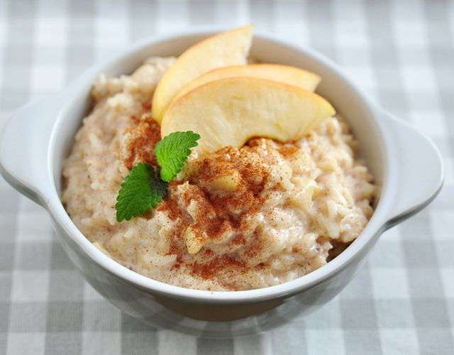 Рисовая запеканка с яблоками и корицей