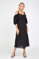 Платье из шитья на бретелях с фантазийным рукавом и фигурным лифом в бежевом цвете