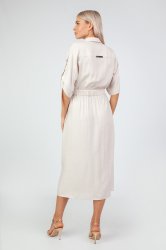 Платье-рубашка расслабленного силуэта с поясом на талии в желтом цвете