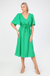 Силуэтное платье из струящейся вискозы под лен зеленого цвета