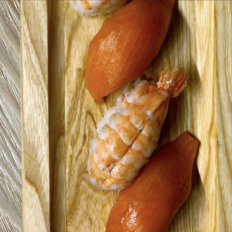 Суши с копченым лососем