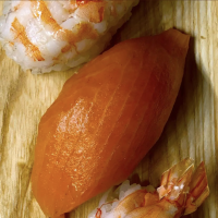 Суши с лососем