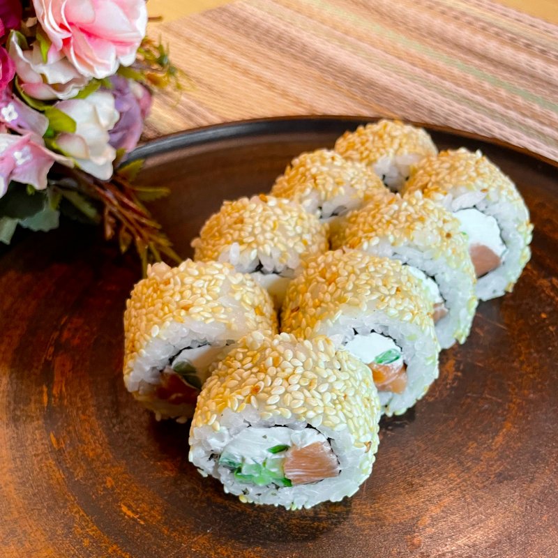 Филадельфия в кунжуте с огурцом