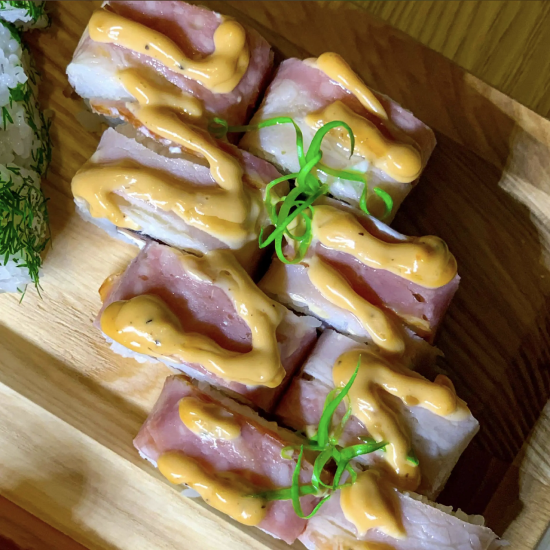 Ролл в беконе