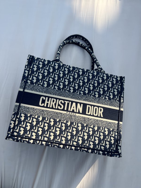 Женская сумка DIOR 