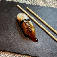 Суши с угрем