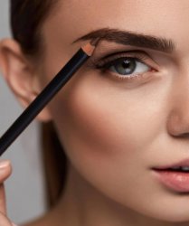 Корекция бровей с окрашиванием