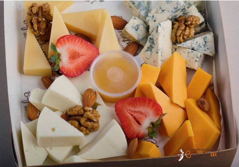 Сыры с мёдом и орехами