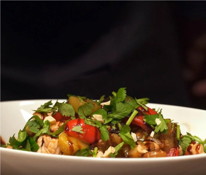 Тёплый салат с индейкой