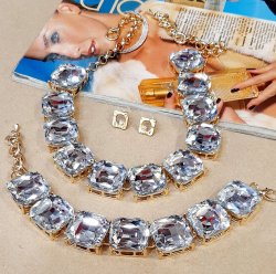 Комплект из крупных кристаллов