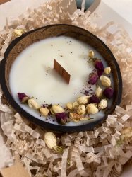 Массажные свечи в кокосовой половинке