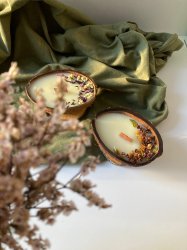 Массажные свечи в кокосовой половинке