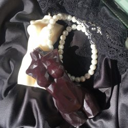   Бюст женский "Жаклин" и "Жаклин кристалл", свеча из пчелиного воска