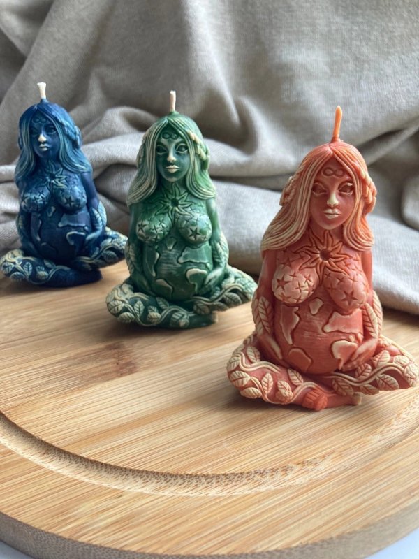 Богиня Гайа свеча из пчелиного воска 