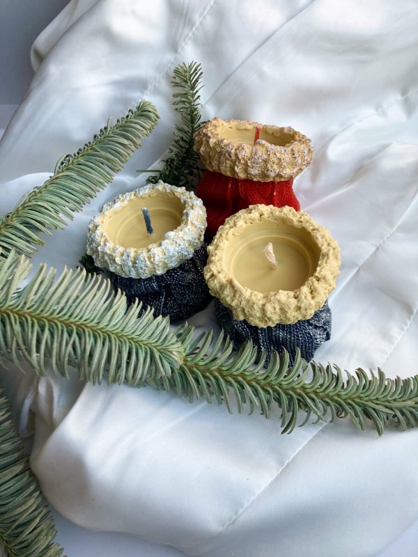 Новогодний вязанный мешочек, свеча из пчелиного воска