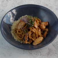 Паста с курицей и грибами