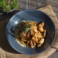 Паста с курицей и грибами