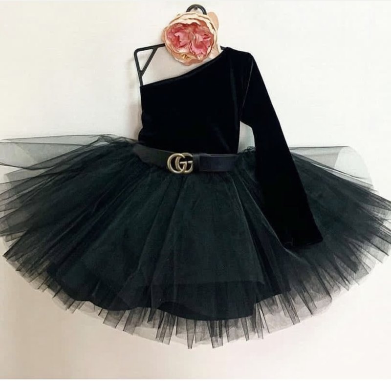 Платье на одно плечо, ремень в комплекте