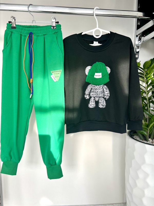 Костюм с объемным принтом