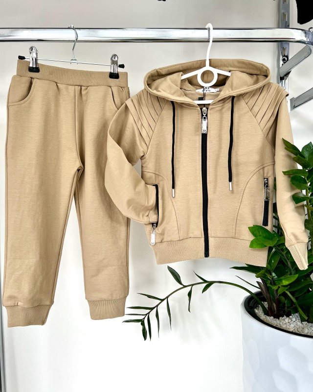 Костюм на молнии