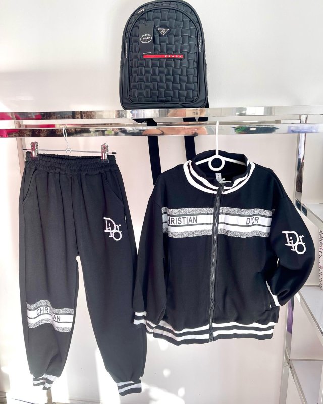 Костюм на молнии