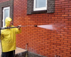 Очистка фасадов, домов,торговых центров и остановочных комплексов от грязи и пыли