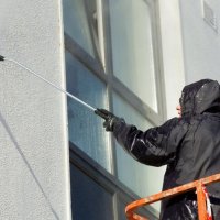 Очистка фасадов, домов,торговых центров и остановочных комплексов от грязи и пыли