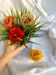 Свеча из пчелиного воска "Пион"