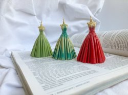 Свеча из пчелиного воска "Бальное платье"