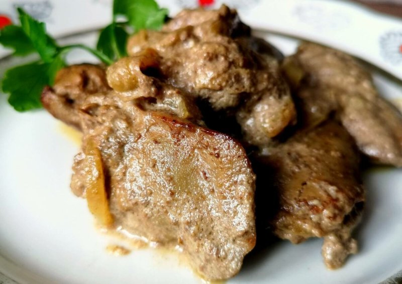 Печень тушеная куриная