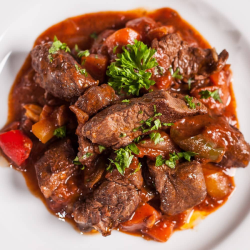 Гуляш говяжий