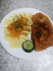 Свиная отбивная с грибами и сыром