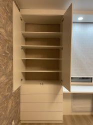 Шкафы у окна на заказ