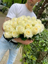 Букет из 29 белых роз