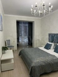 2-к. квартира, 81 м², 5/6 эт.