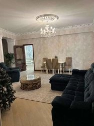3-к. квартира, 140 м², 5/6 эт.