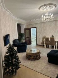 3-к. квартира, 140 м², 5/6 эт.
