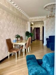 3-к. квартира, 140 м², 5/6 эт.