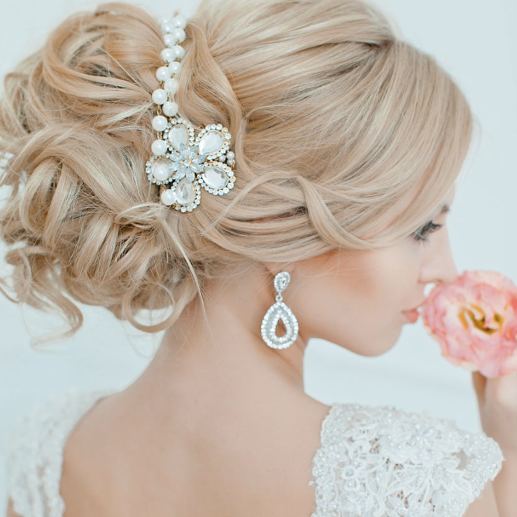 Прическа свадебная