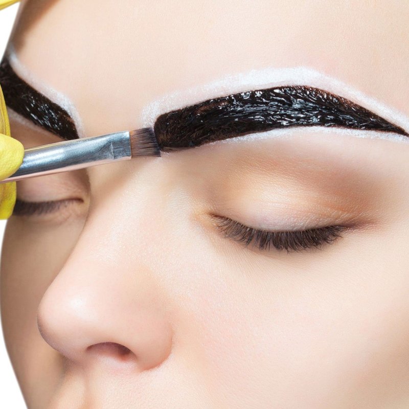Окрашивание бровей краской