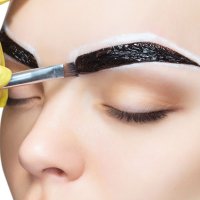 Окрашивание бровей краской